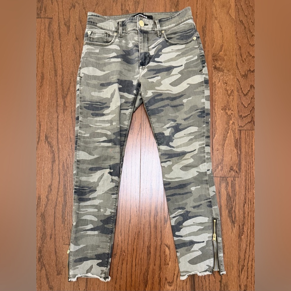 Express Women's Camo Ankle Jeans in Green/Gray Size 0 Short